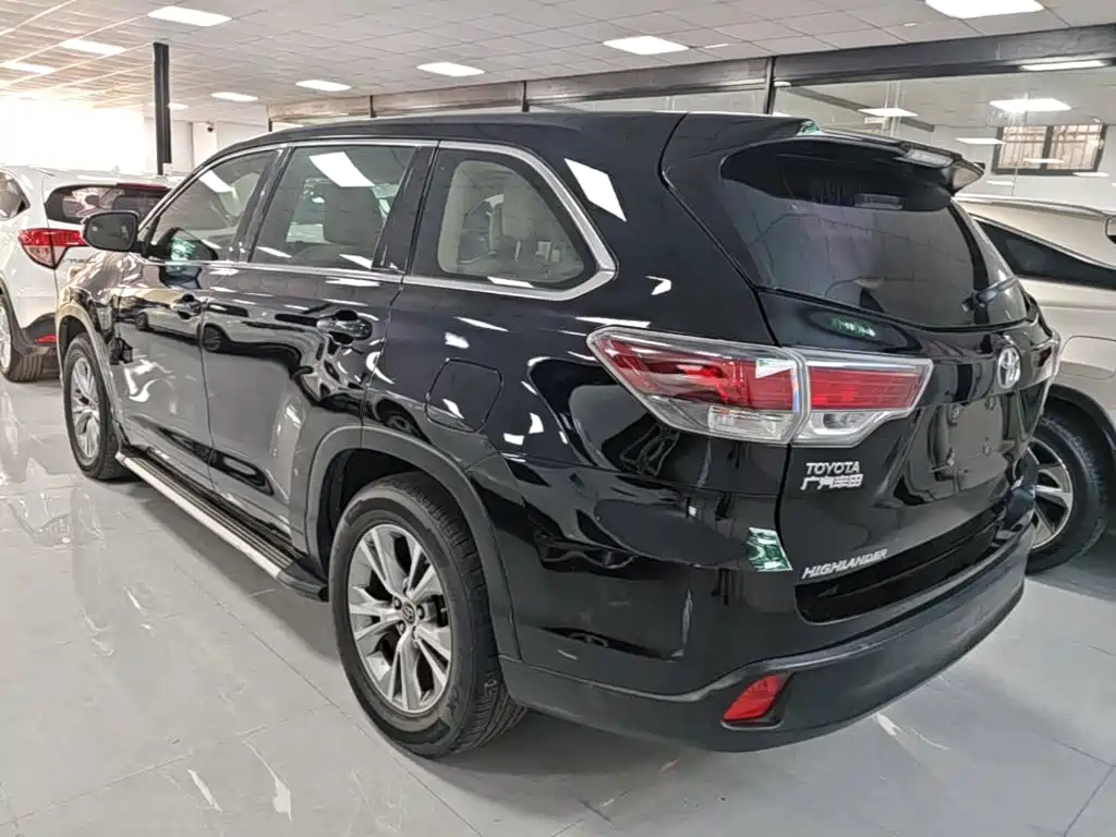 Toyota Highlander — фото 4