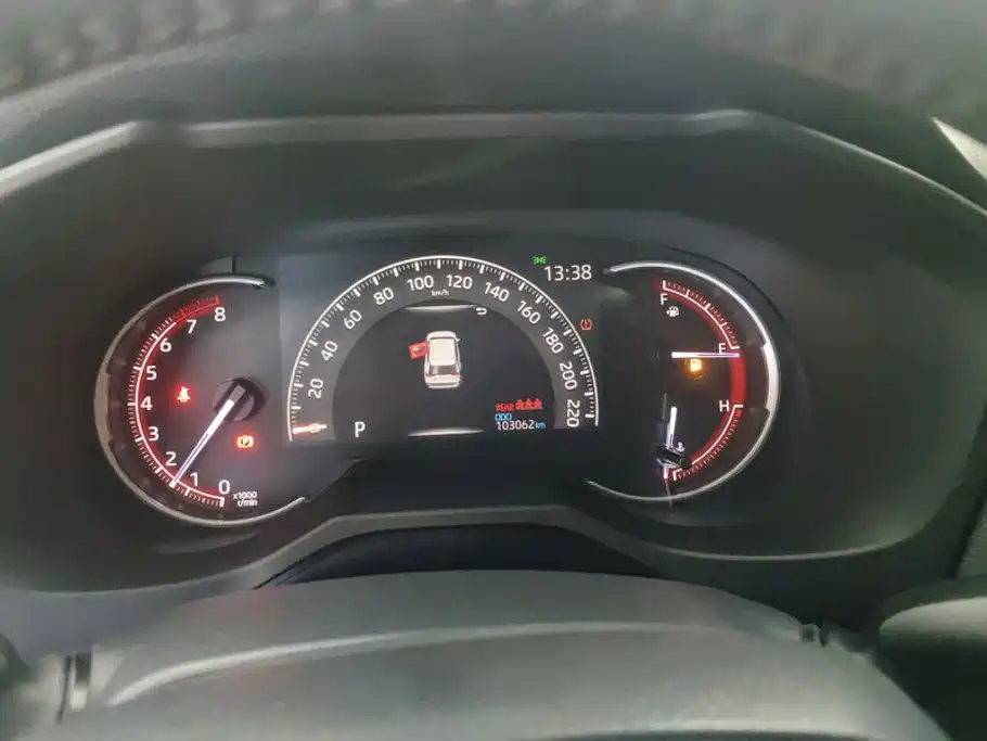 Toyota RAV4 — фото 14