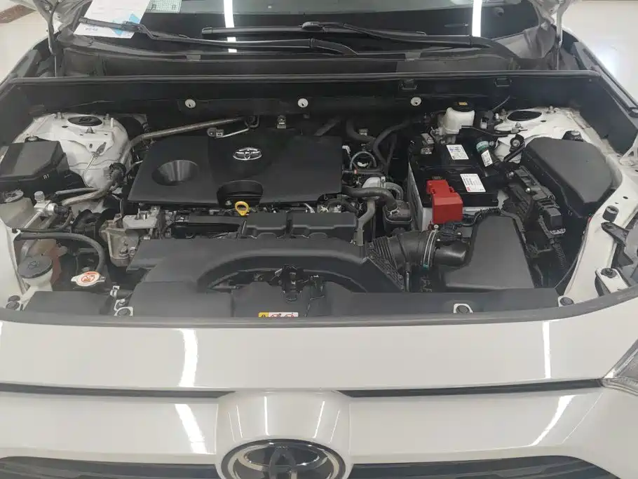 Toyota RAV4 — фото 10