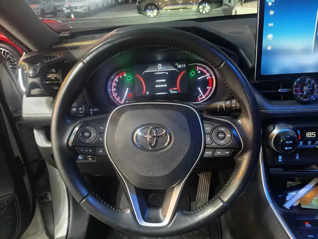 Toyota RAV4 — фото 13