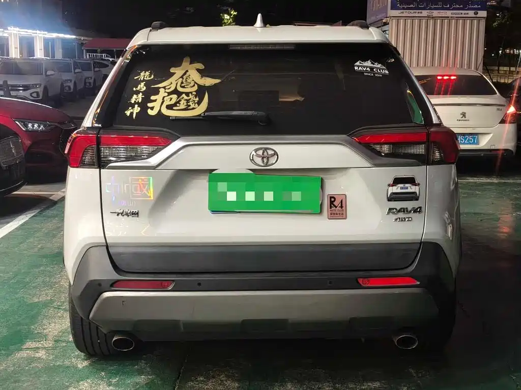 Toyota RAV4 — фото 6