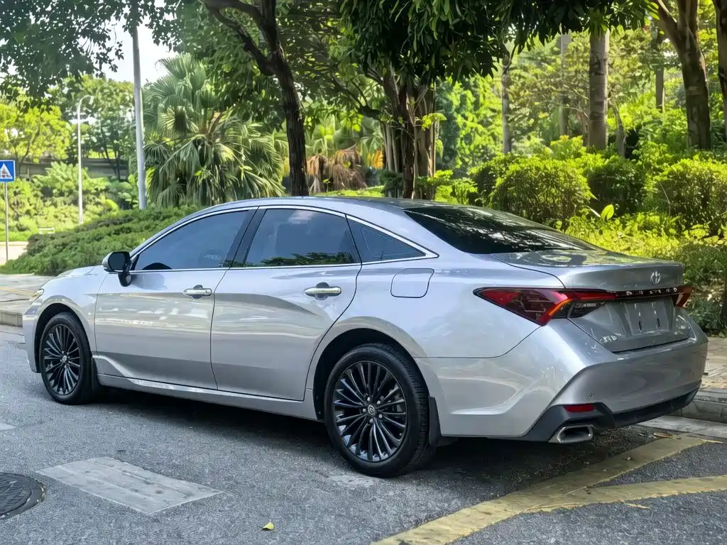 Toyota Avalon — фото 3