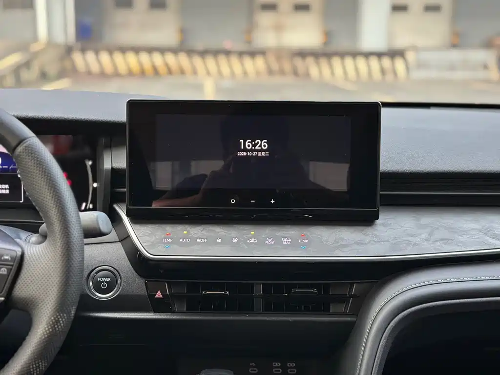 Toyota Camry — фото 11