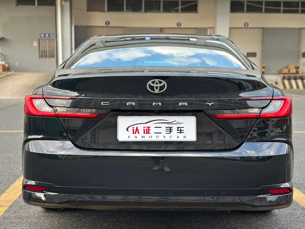 Toyota Camry — фото 17