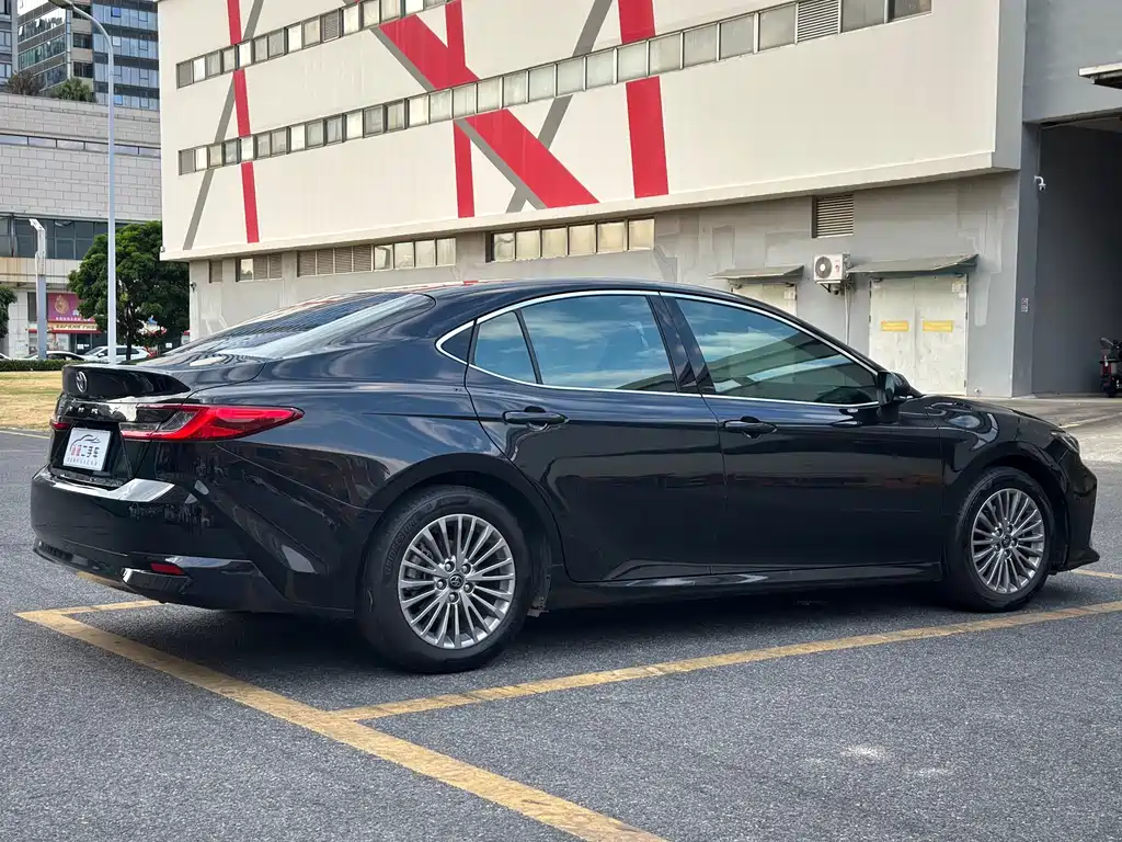 Toyota Camry — фото 18