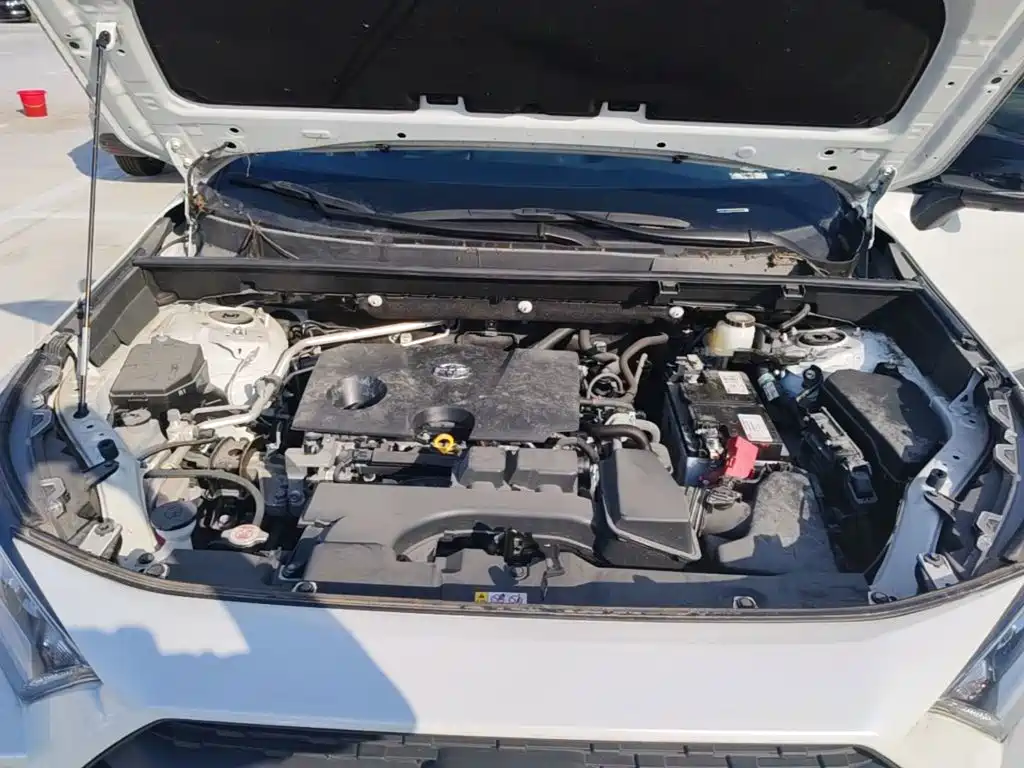 Toyota RAV4 — фото 19