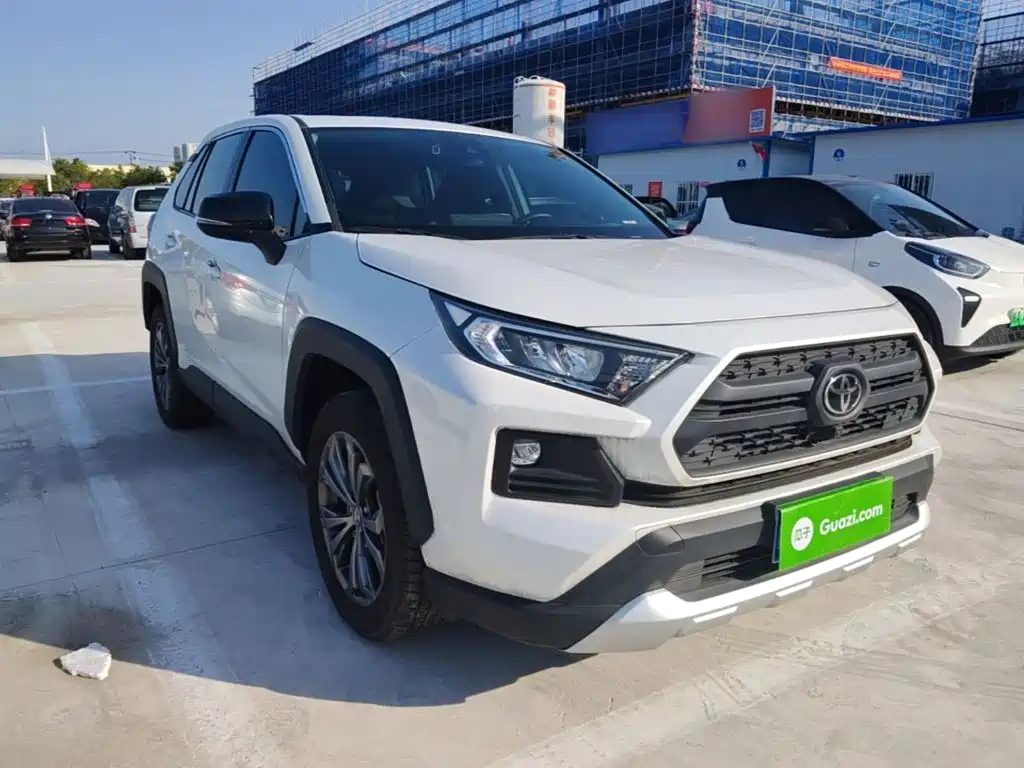 Toyota RAV4 — фото 3
