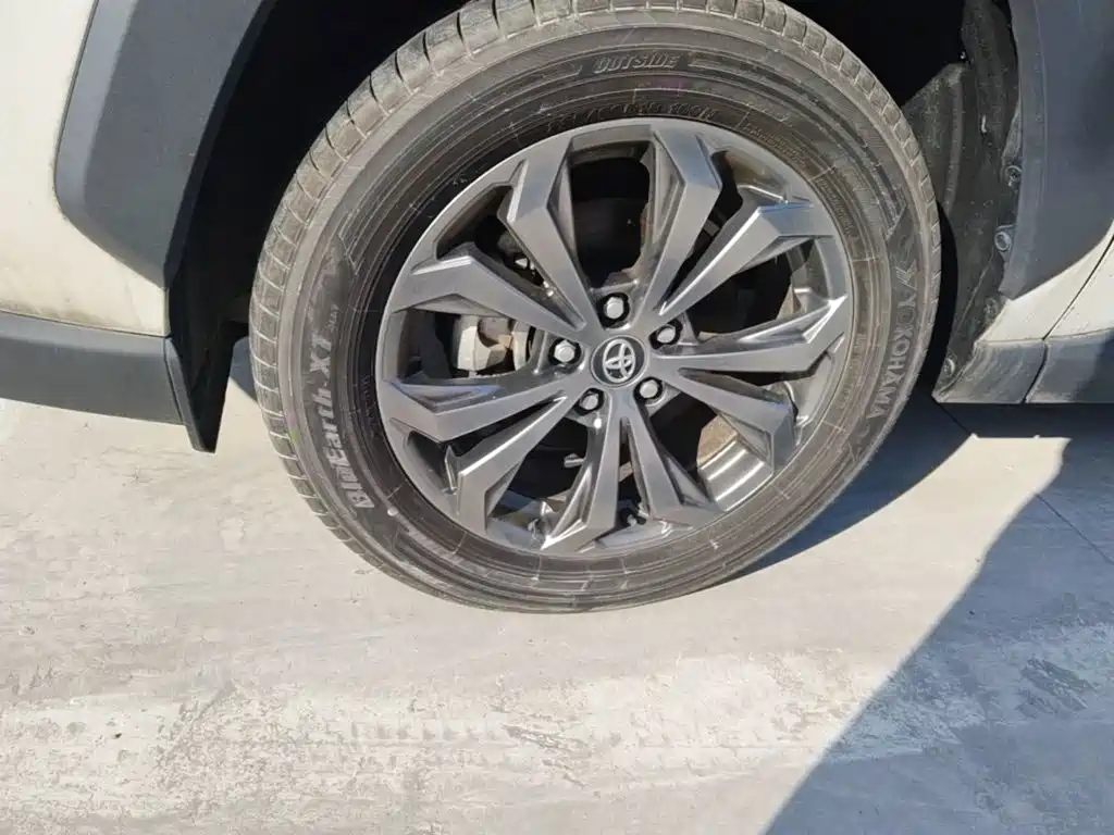 Toyota RAV4 — фото 22