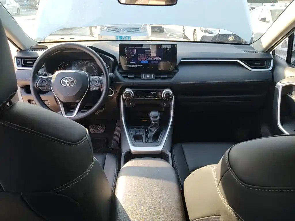 Toyota RAV4 — фото 9