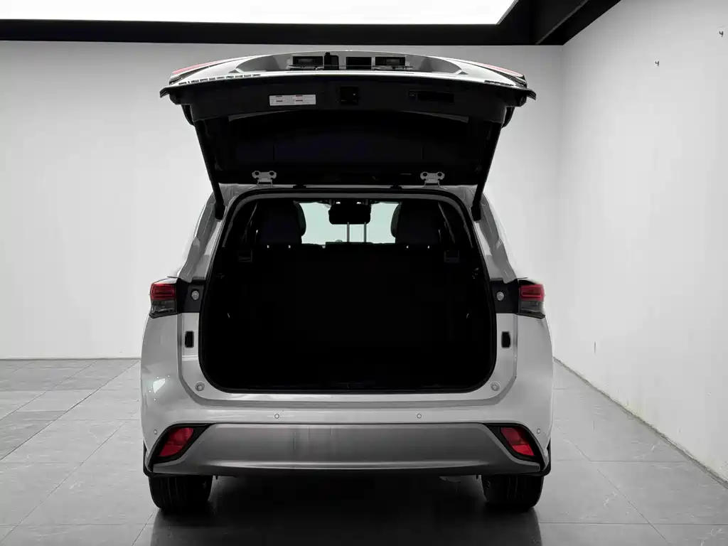 Toyota Highlander — фото 13