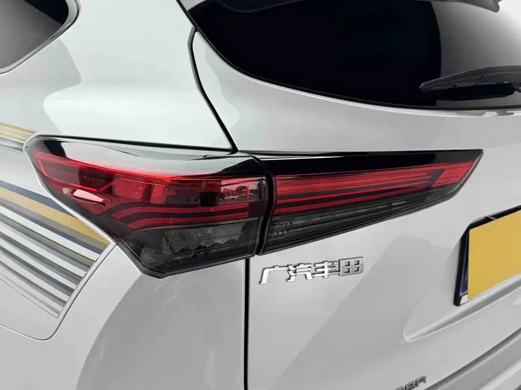 Toyota Highlander — фото 14
