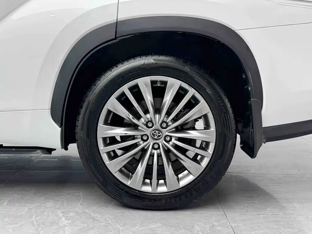 Toyota Highlander — фото 15