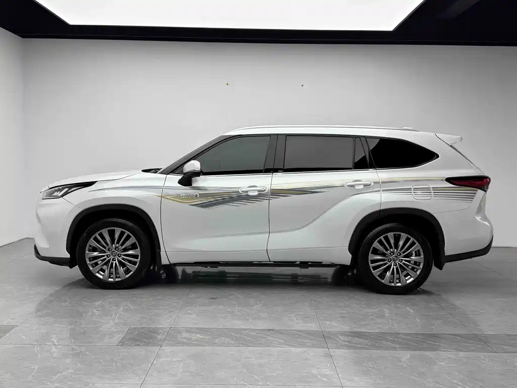 Toyota Highlander — фото 16