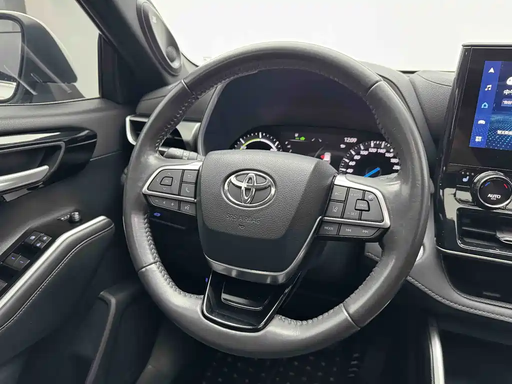 Toyota Highlander — фото 10