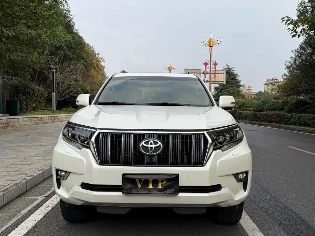 Toyota Prado — фото 2