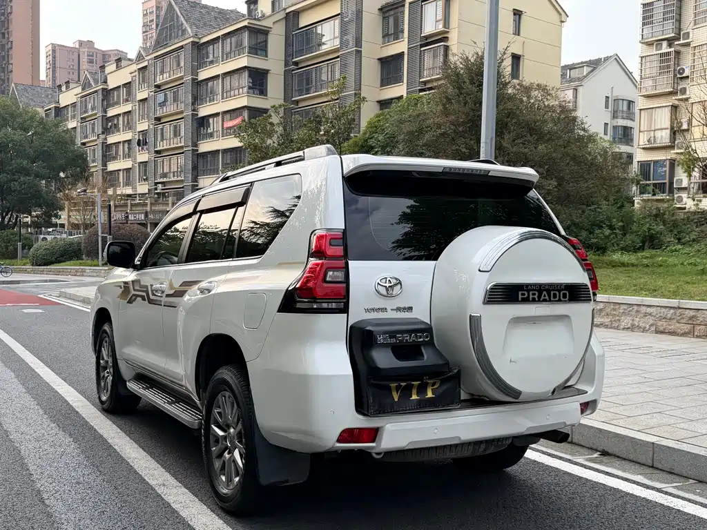 Toyota Prado — фото 4