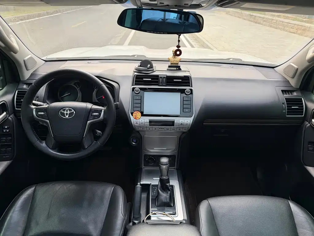 Toyota Prado — фото 10