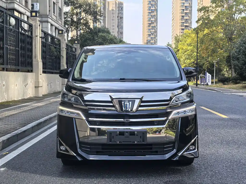 Toyota Vellfire — фото 2