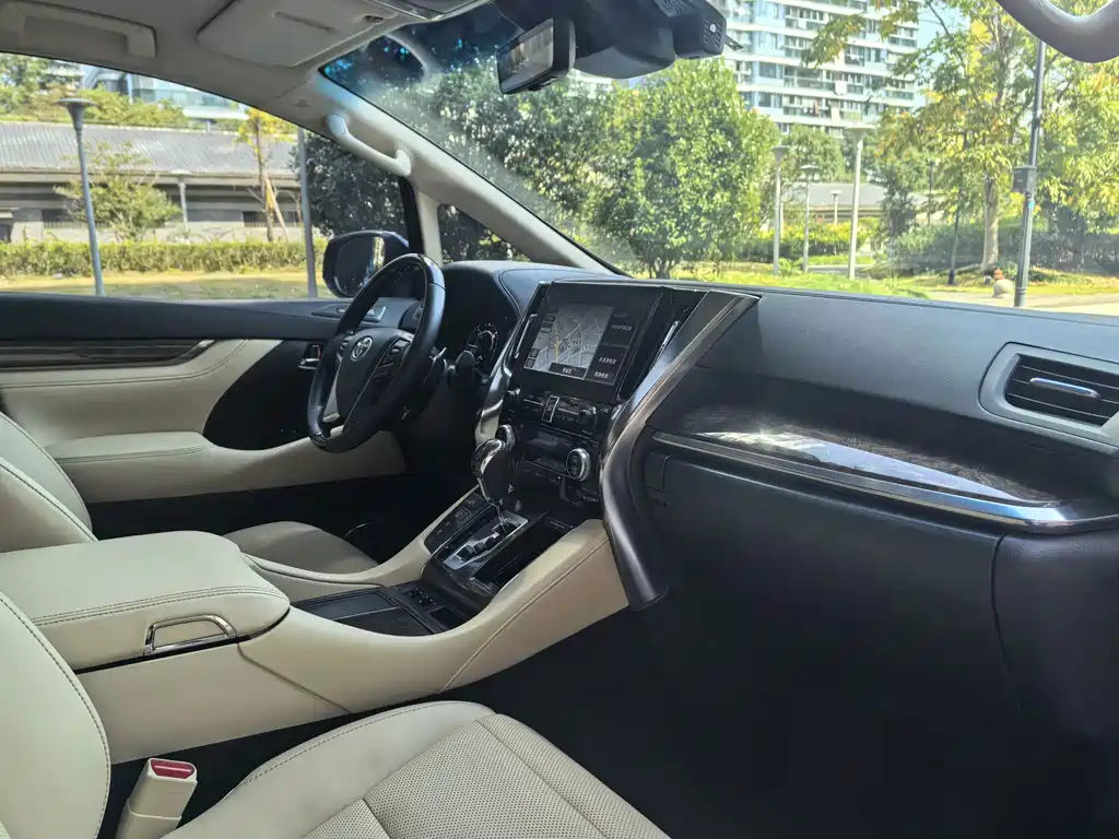 Toyota Vellfire — фото 11