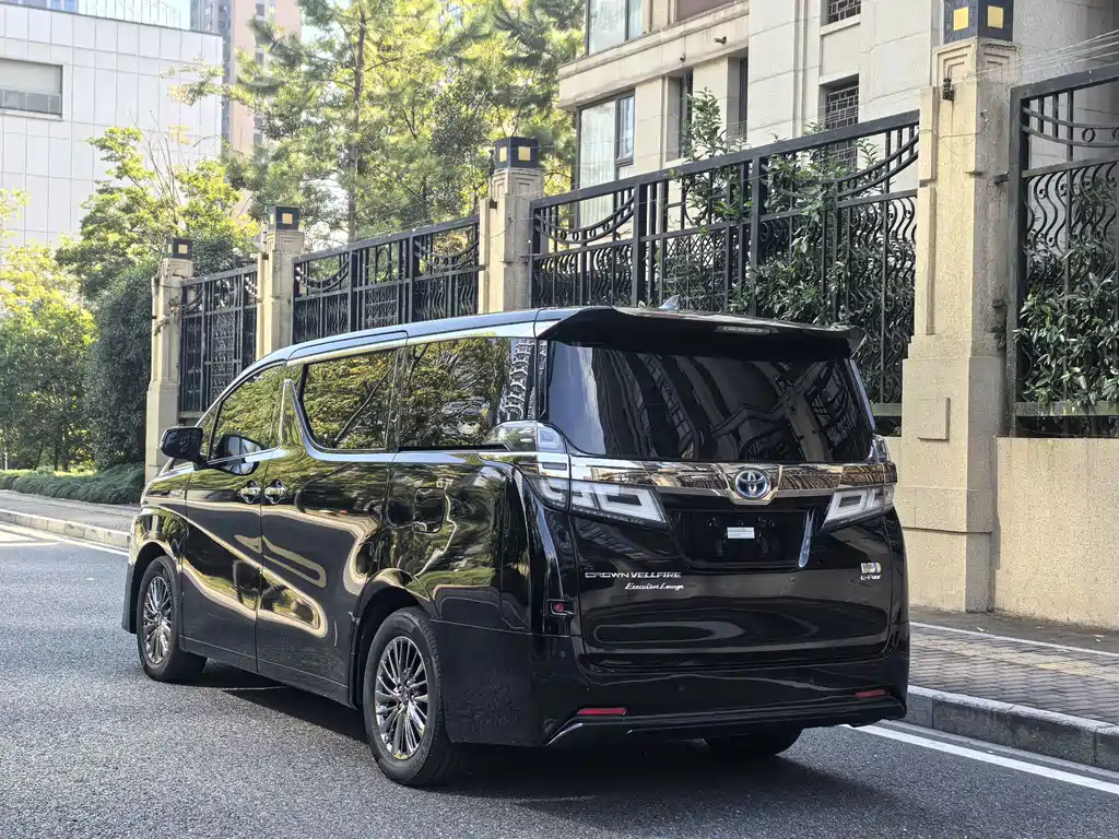 Toyota Vellfire — фото 14