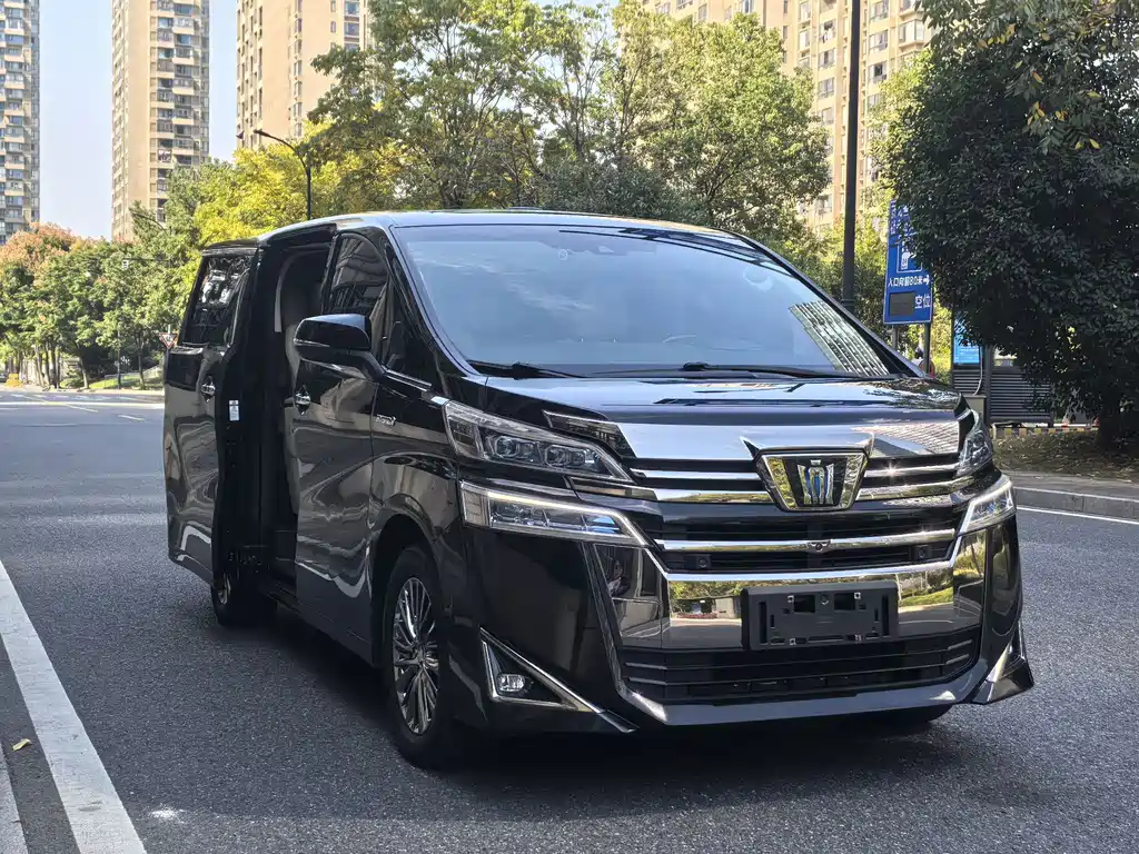 Toyota Vellfire — фото 3