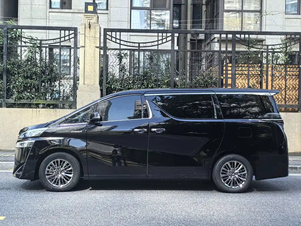 Toyota Vellfire — фото 4