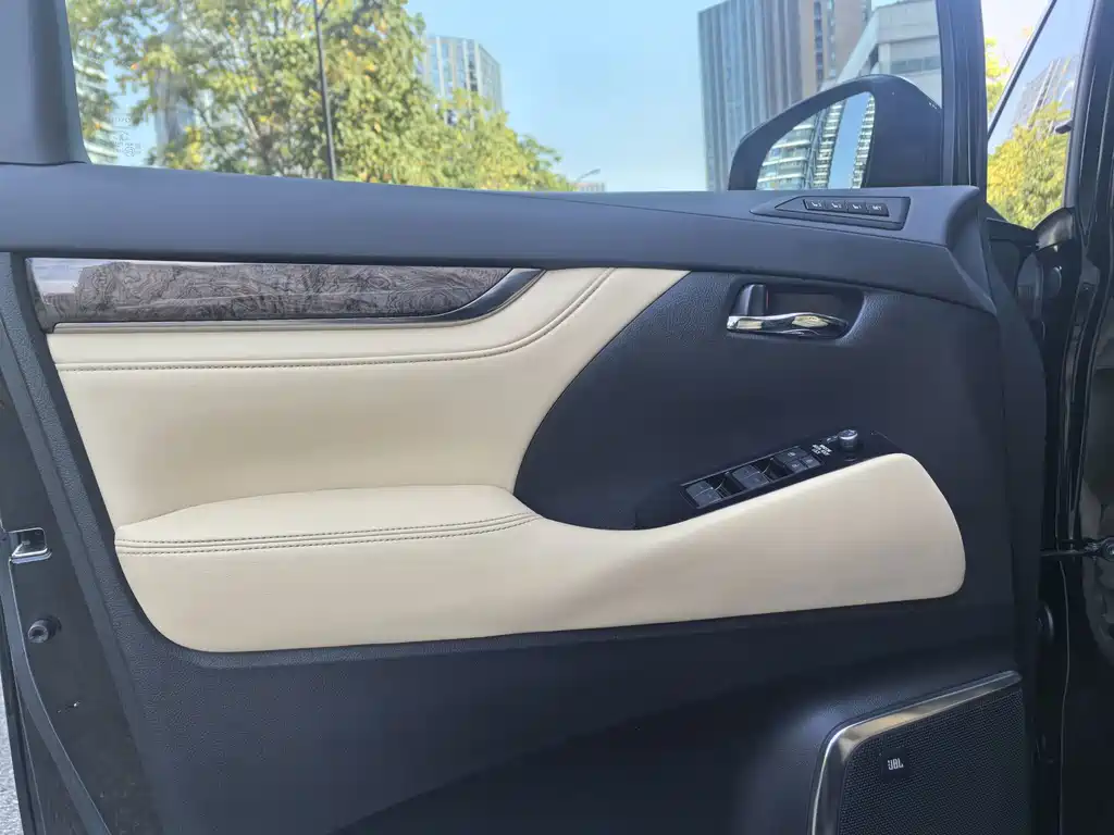 Toyota Vellfire — фото 5