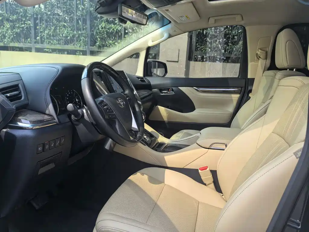 Toyota Vellfire — фото 6