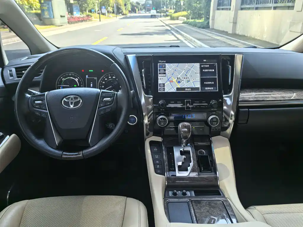 Toyota Vellfire — фото 8