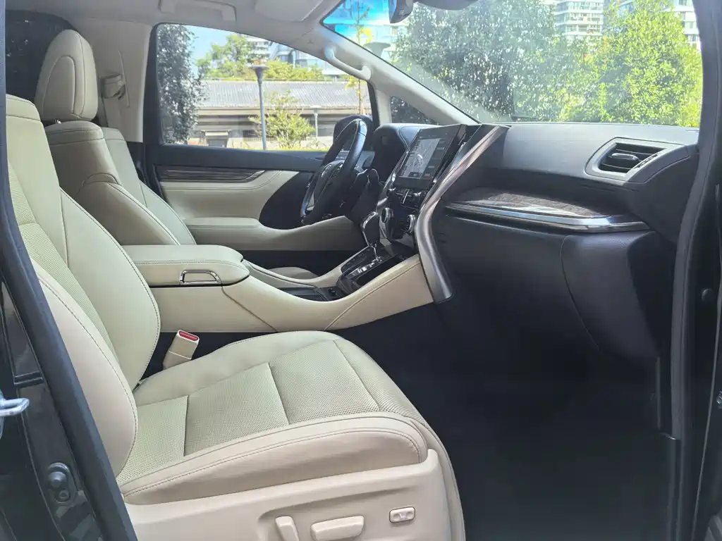 Toyota Vellfire — фото 9