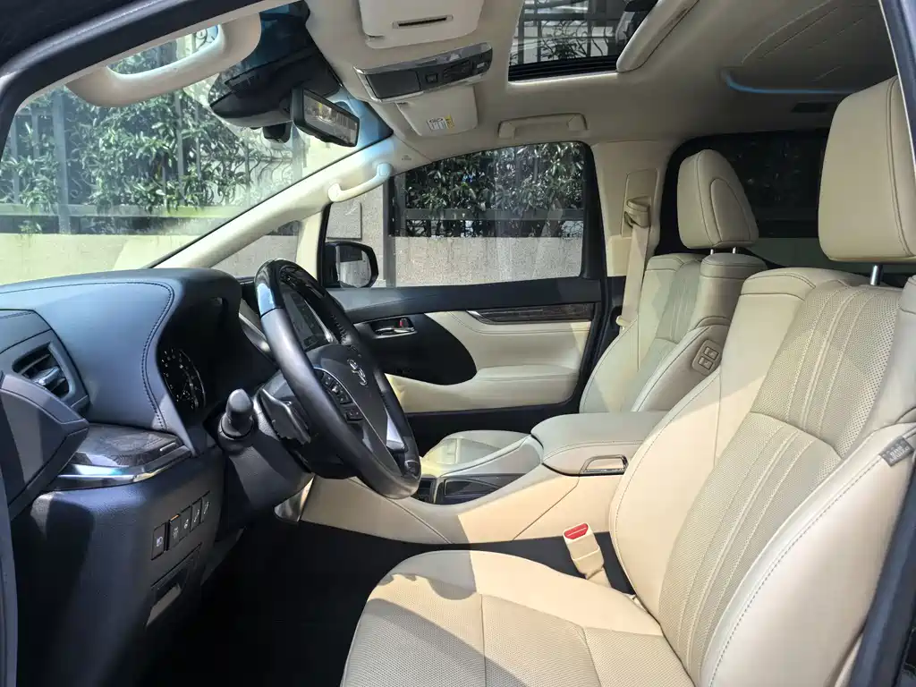 Toyota Vellfire — фото 10