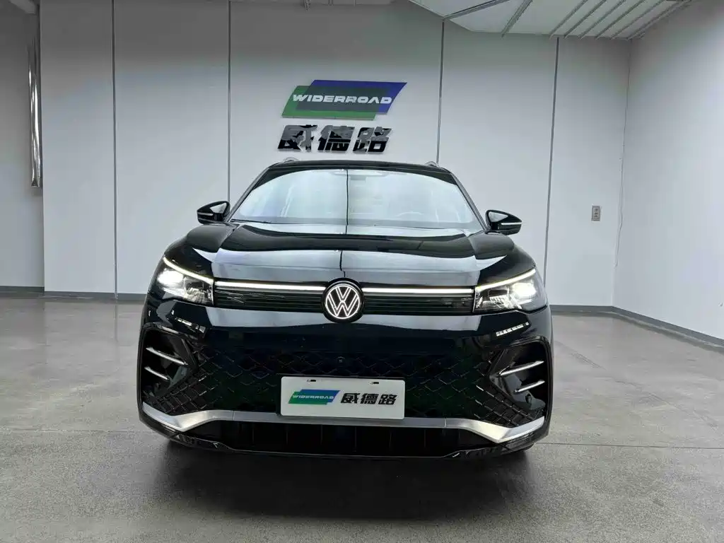 Volkswagen Tiguan L — фото 2