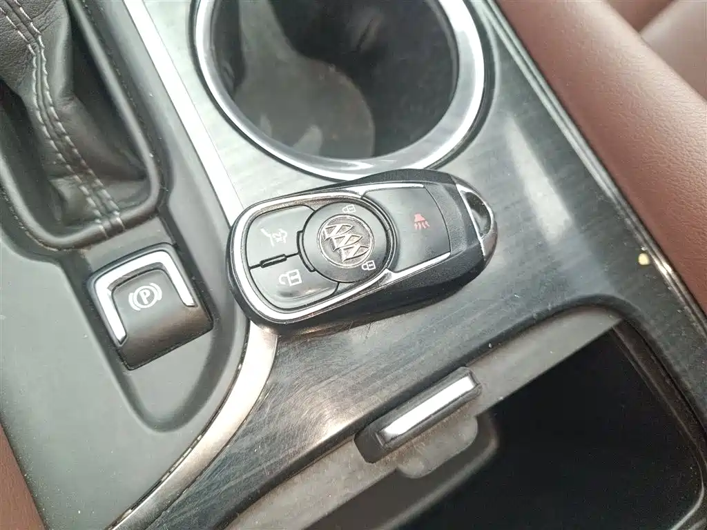 Buick Envision Plus — фото 16