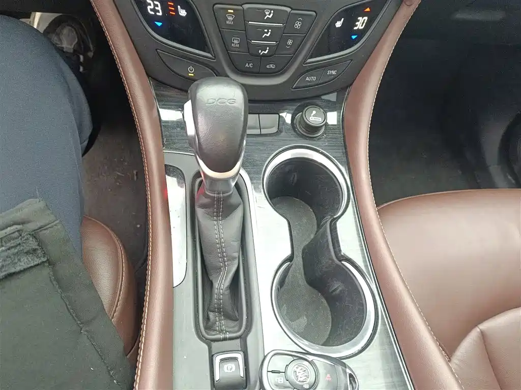 Buick Envision Plus — фото 9