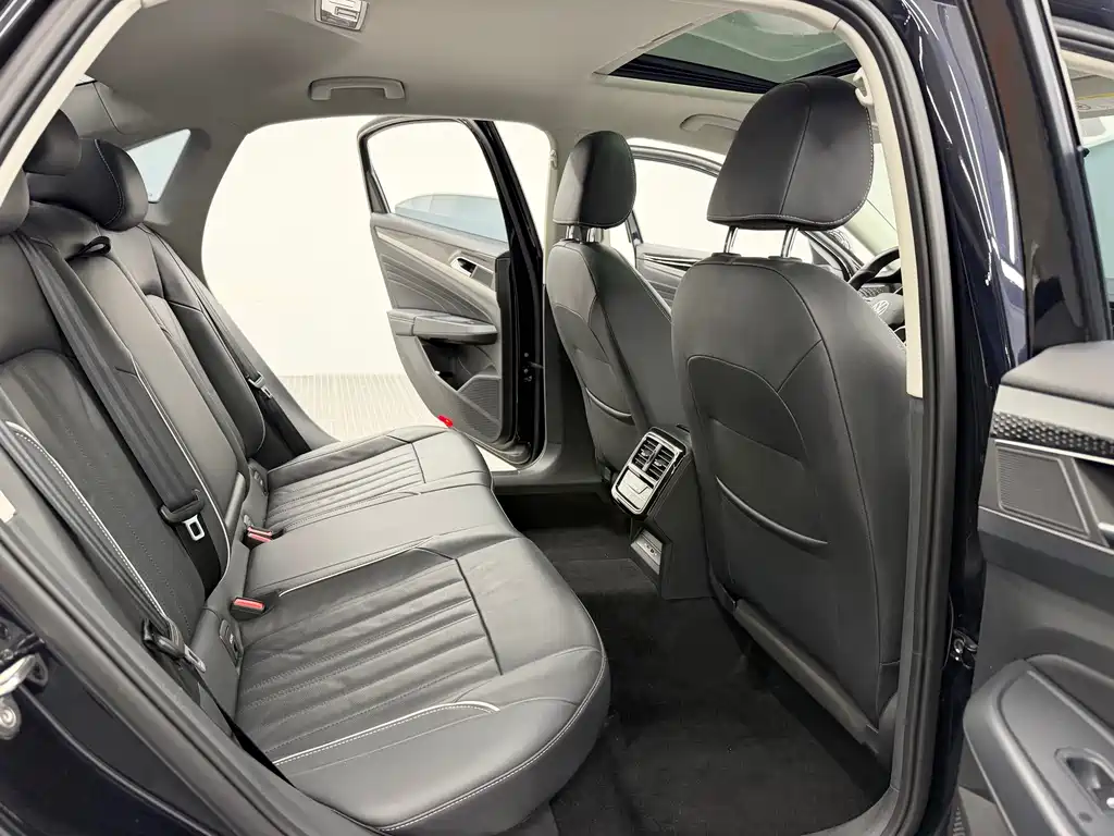 Volkswagen Passat — фото 9
