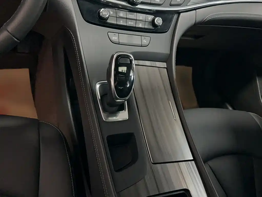 Buick LaCrosse — фото 9