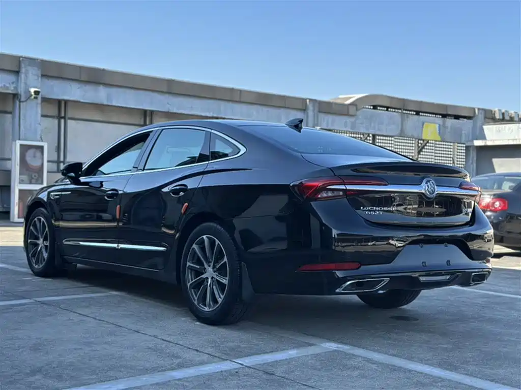 Buick LaCrosse — фото 10