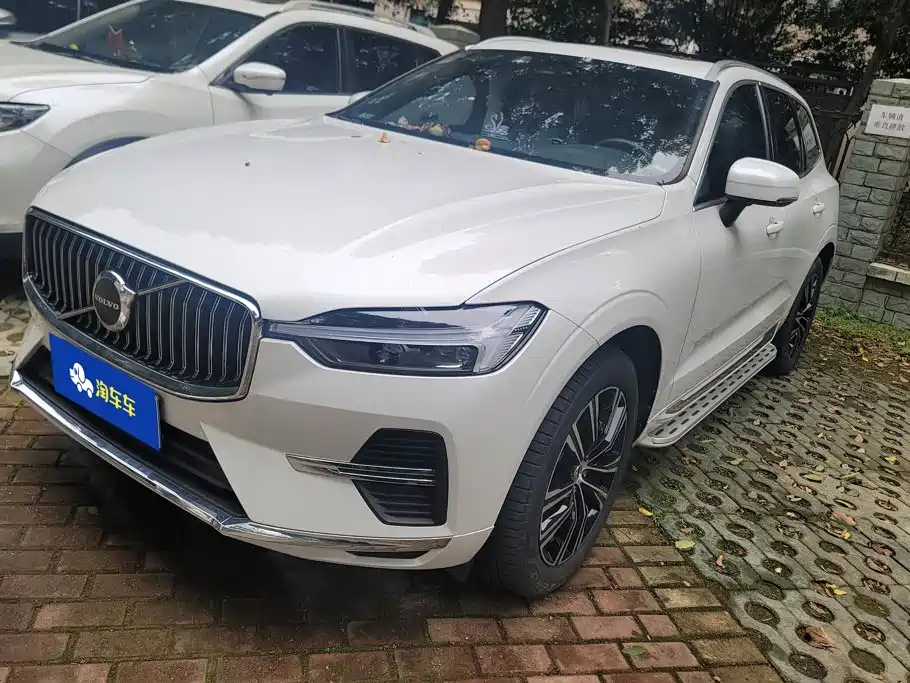 Volvo XC60 — фото 1
