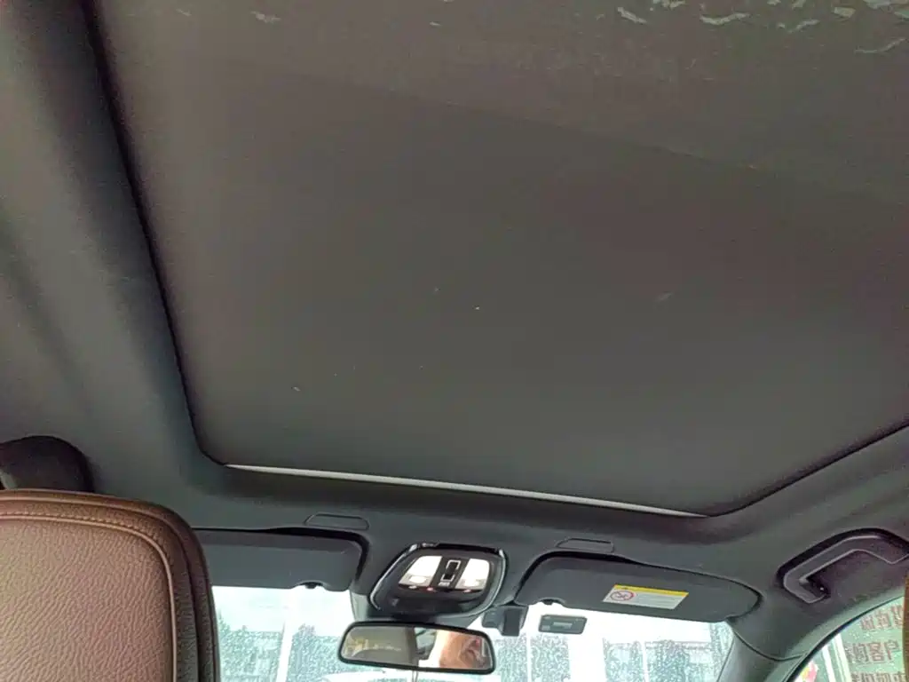 Volvo XC60 — фото 17