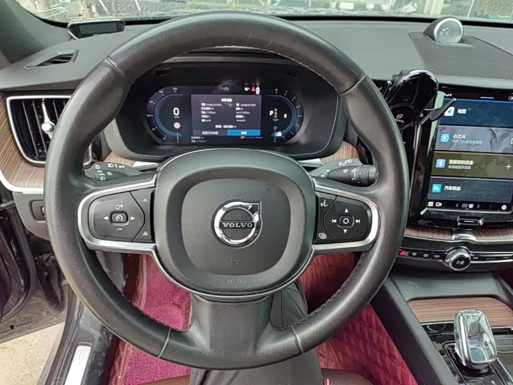 Volvo XC60 — фото 10
