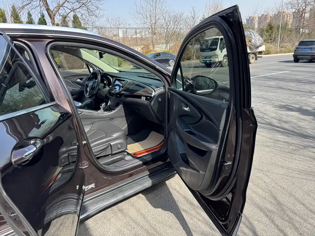 Buick Envision Plus — фото 8