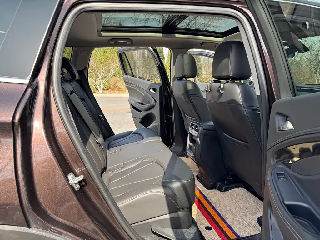 Buick Envision Plus — фото 9