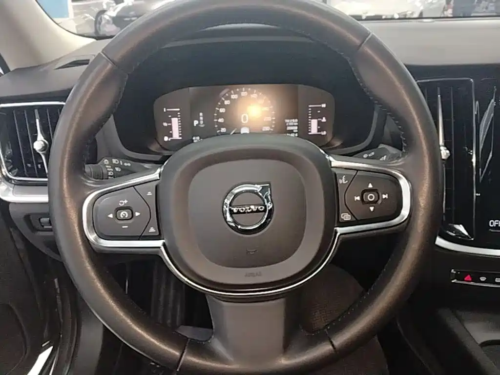 Volvo S60 — фото 10