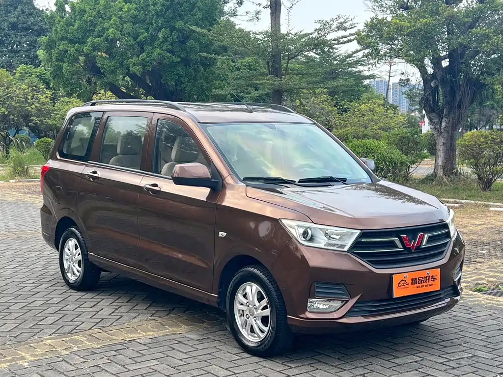 Wuling Hongguang — фото 3