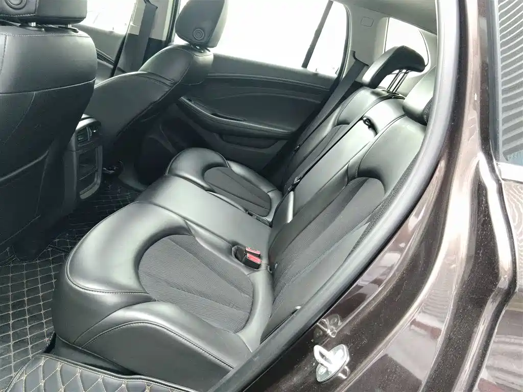 Buick Envision Plus — фото 17