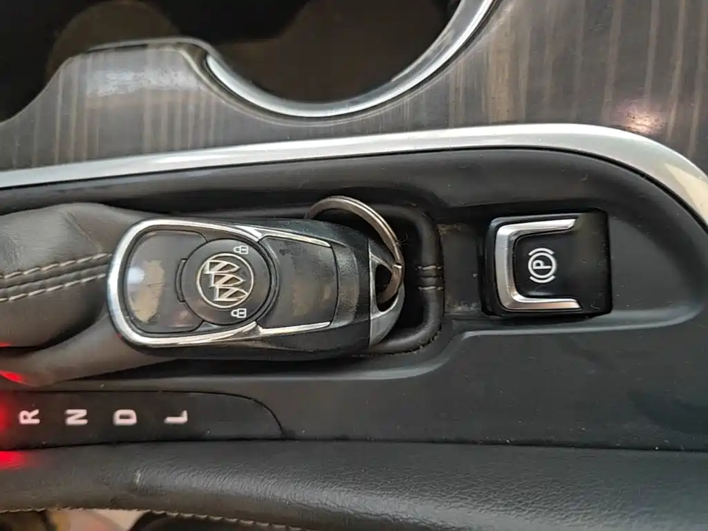 Buick Envision Plus — фото 9