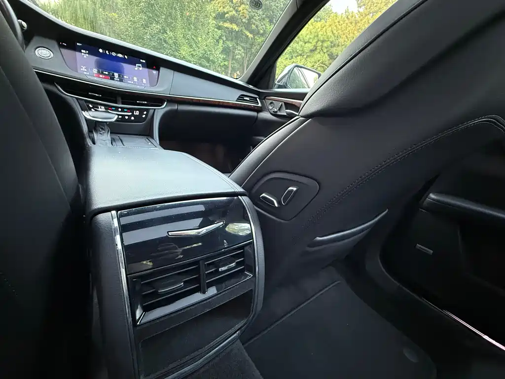 Cadillac CT6 Plug-in — фото 11