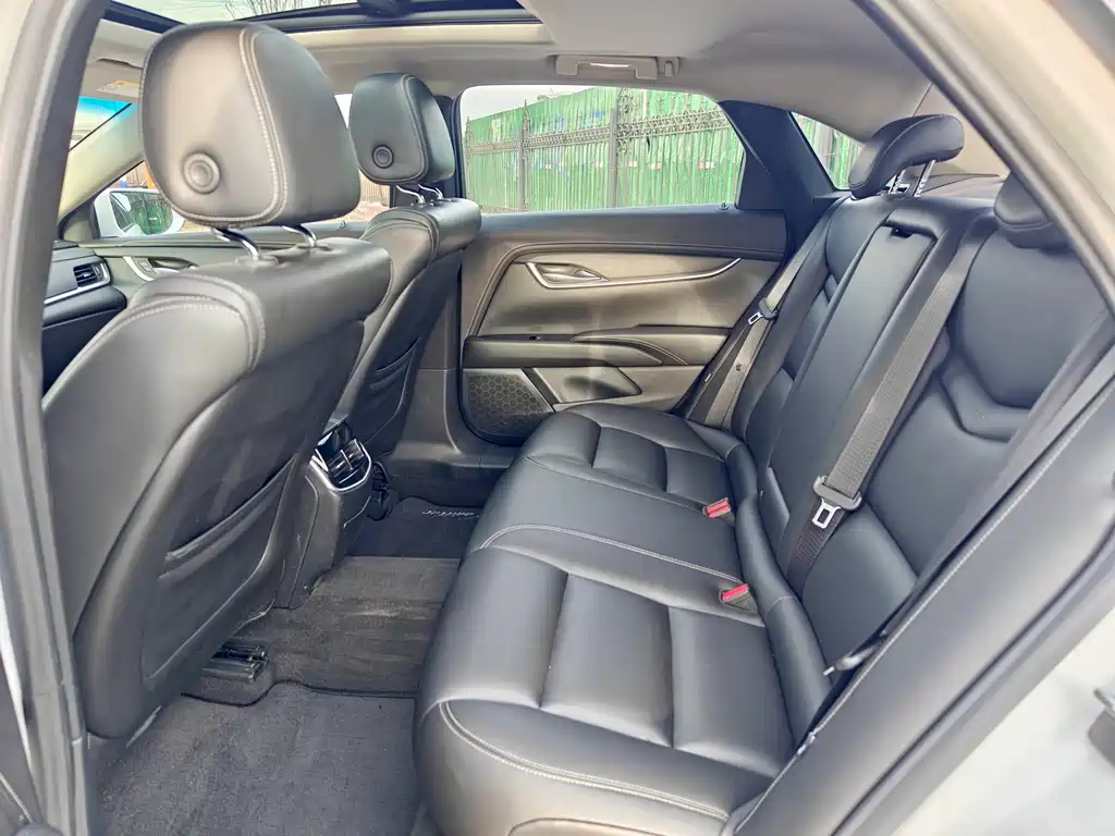 Cadillac XTS — фото 14