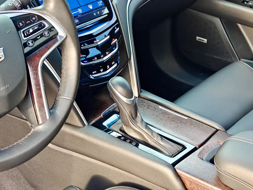 Cadillac XTS — фото 19
