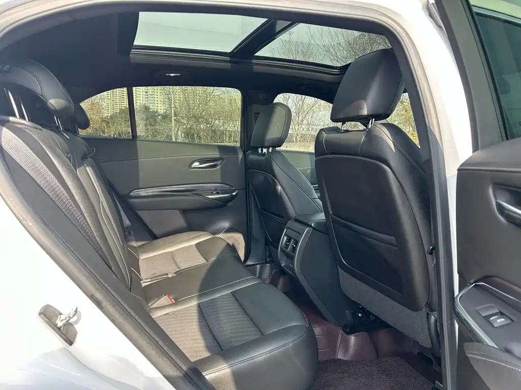 Cadillac XT4 — фото 7